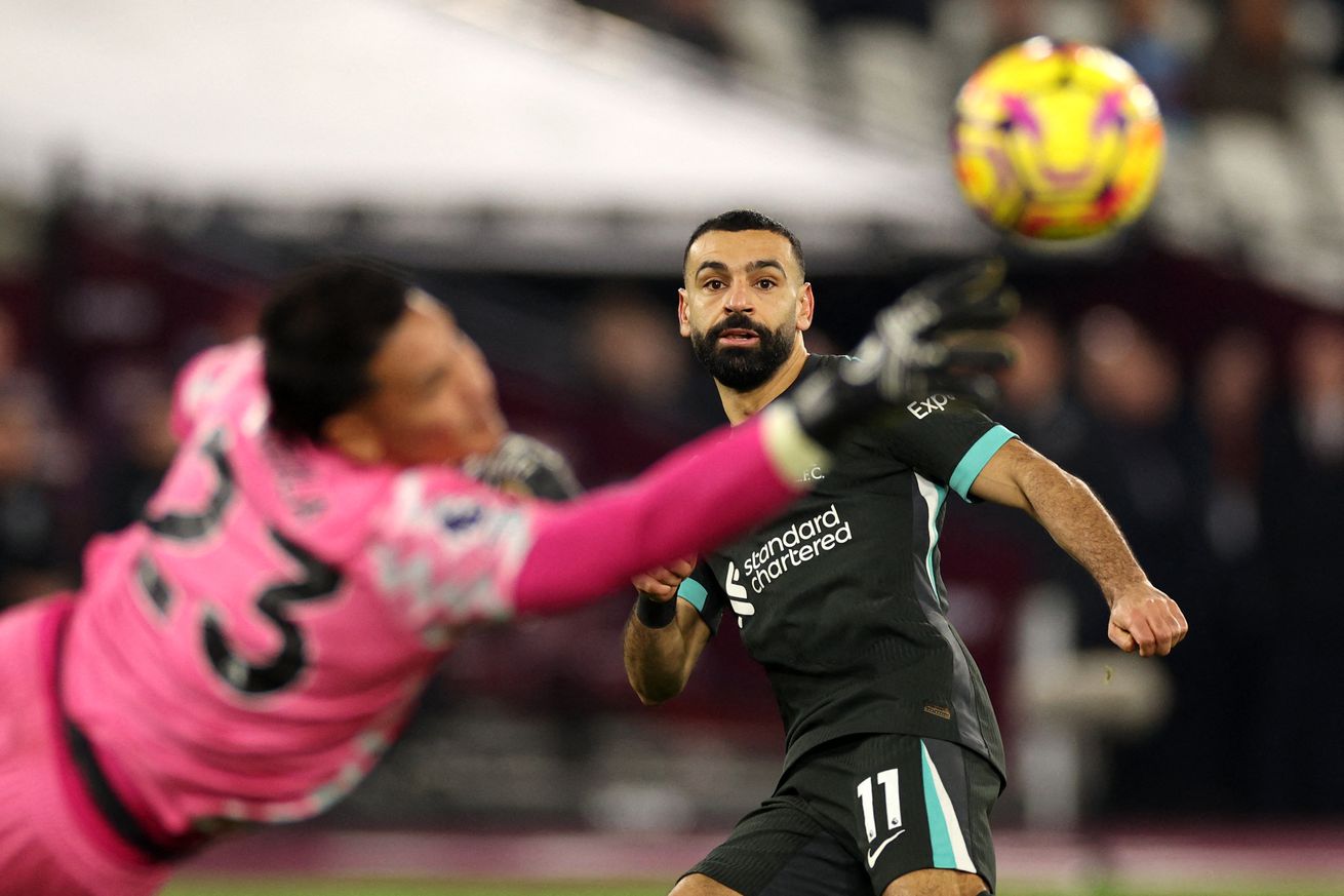 TOPSHOT-FBL-ENG-PR-WEST HAM-LIVERPOOL