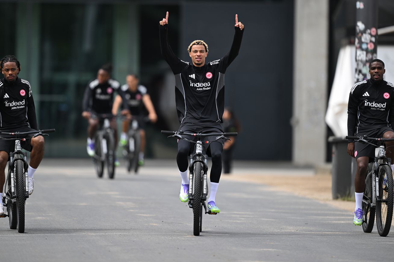 Eintracht Frankfurt training kick-off
